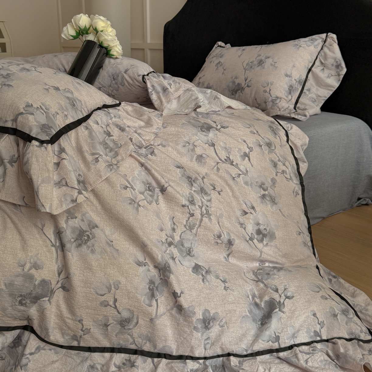 91家纺网 家纺一手货源 找家纺 吾欢心 2025新款法式加厚复古亚麻皱皱纱印花款四件套 花都密语