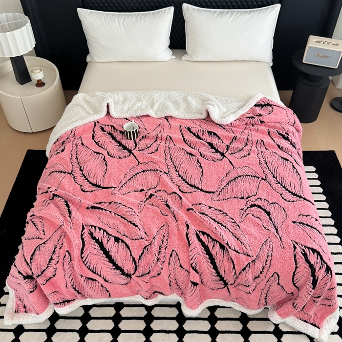 91家纺网 家纺一手货源 找家纺 丹本家纺 2025新款双层阳离子叶子提花塔芙绒羊羔绒跨境双层毛毯盖毯毯子 叶子粉色