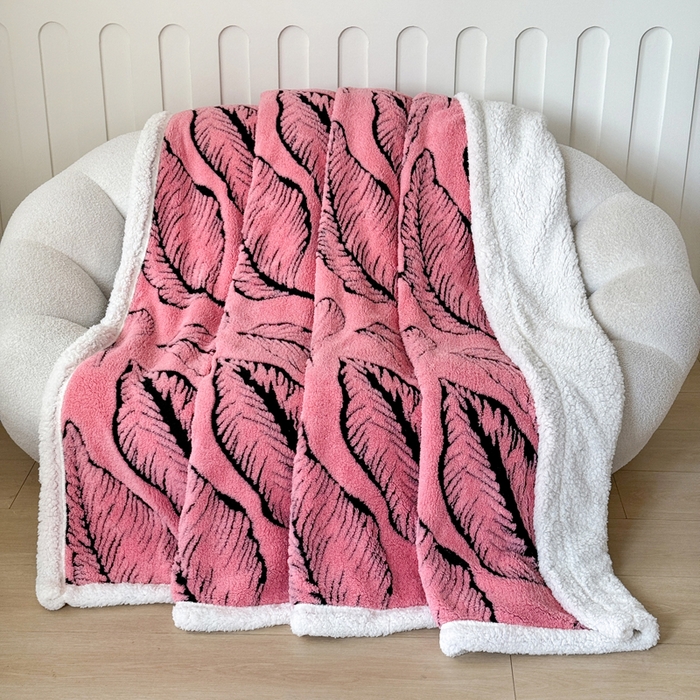 91家纺网 家纺一手货源 找家纺 丹本家纺 2025新款双层阳离子叶子提花塔芙绒羊羔绒跨境双层毛毯盖毯毯子 叶子粉色
