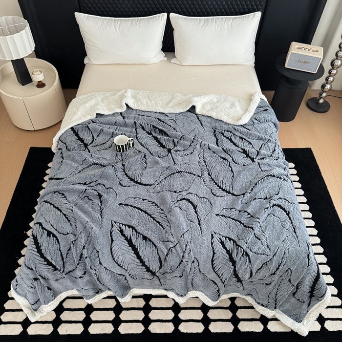 91家纺网 家纺一手货源 找家纺 丹本家纺 2025新款双层阳离子叶子提花塔芙绒羊羔绒跨境双层毛毯盖毯毯子 叶子灰色