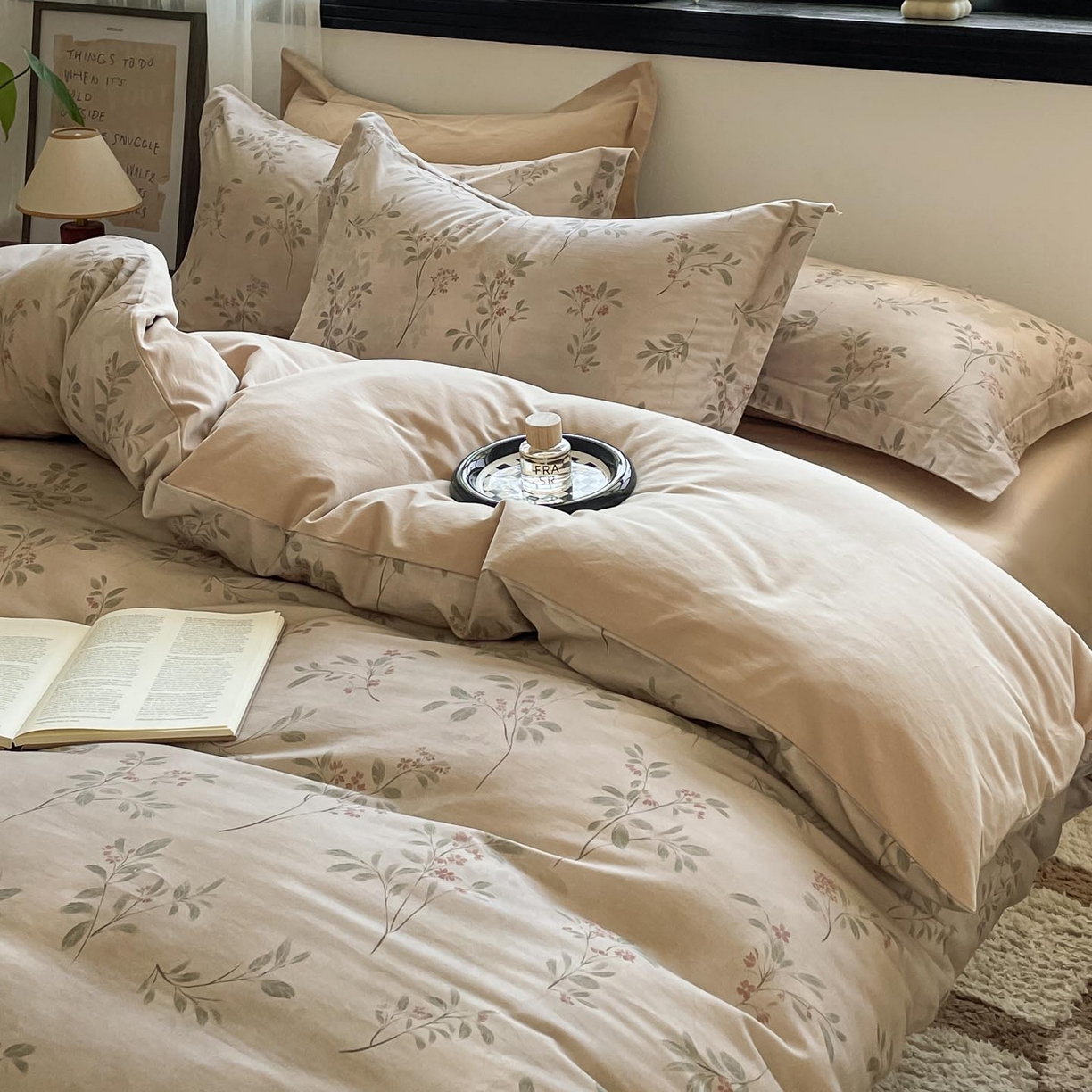 91家纺网 家纺一手货源 找家纺 涵宸家纺 2025新款加厚全棉磨毛印花四件套--罗马系列 场景二 F冷清舟