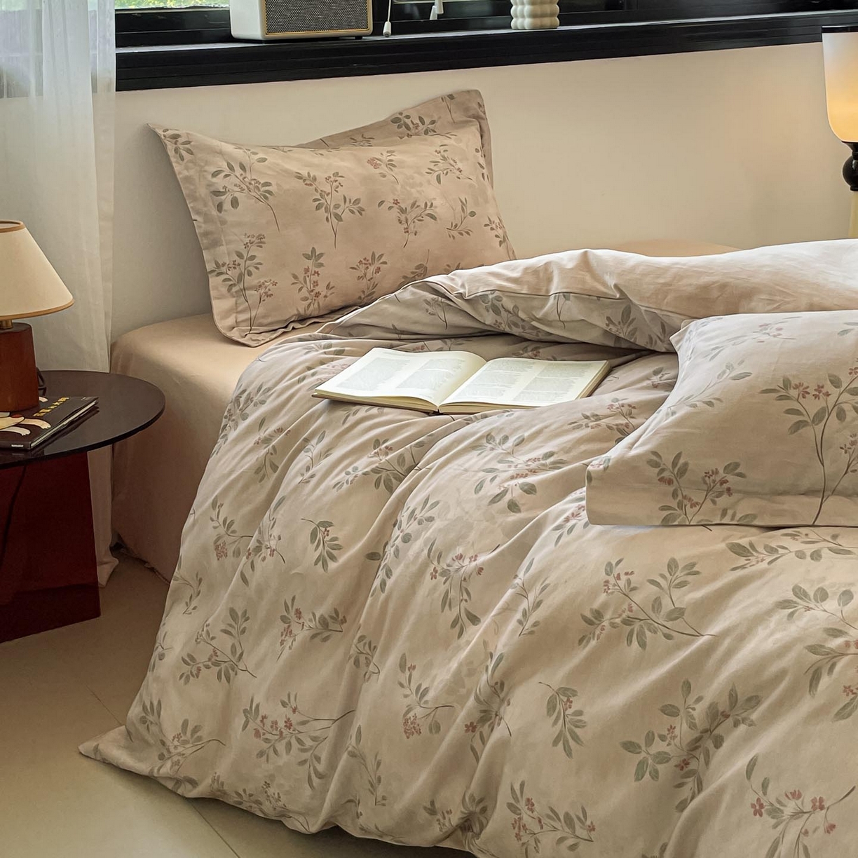 91家纺网 家纺一手货源 找家纺 涵宸家纺 2025新款加厚全棉磨毛印花四件套--罗马系列 场景二 F冷清舟