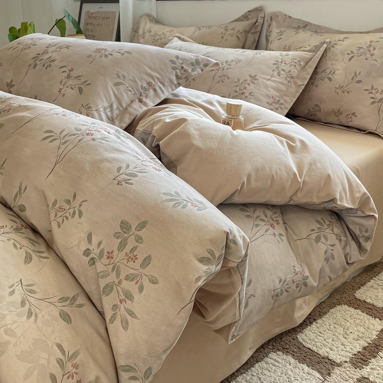 91家纺网 家纺一手货源 找家纺 涵宸家纺 2025新款加厚全棉磨毛印花四件套--罗马系列 场景二 F冷清舟