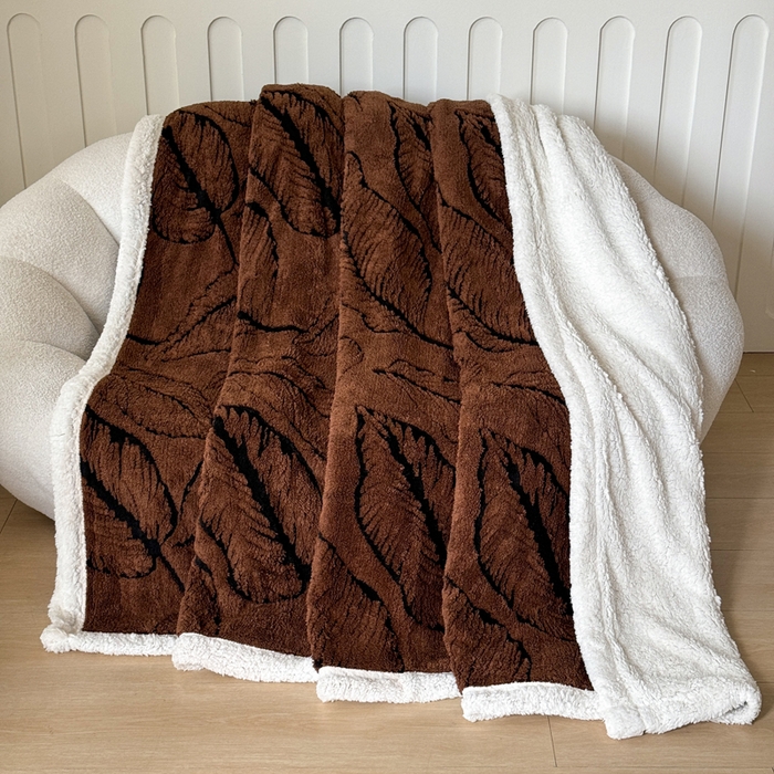 91家纺网 家纺一手货源 找家纺 丹本家纺 2025新款双层阳离子叶子提花塔芙绒羊羔绒跨境双层毛毯盖毯毯子 叶子咖色