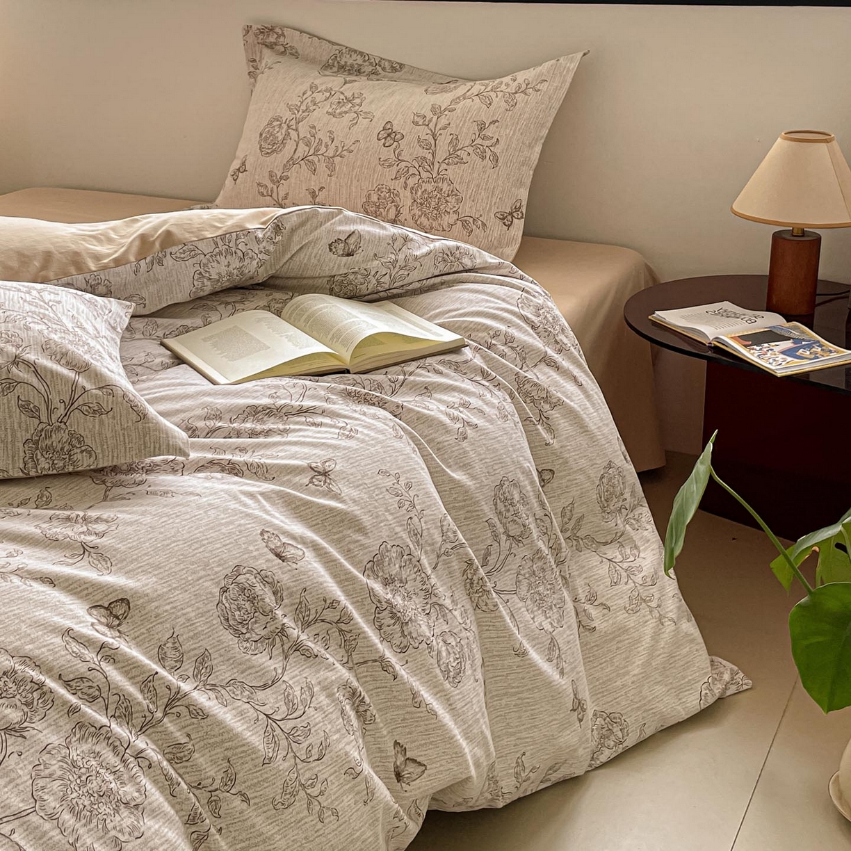 91家纺网 家纺一手货源 找家纺 涵宸家纺 2025新款加厚全棉磨毛印花四件套--罗马系列 场景二 F漫春