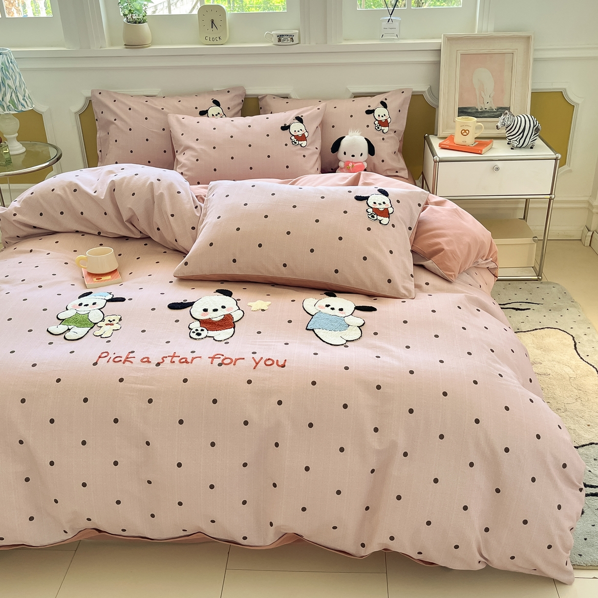 91家纺网 家纺一手货源 找家纺 雅居纺家纺 2025新款全棉纯棉磨毛毛巾绣四件套 波点恰恰狗