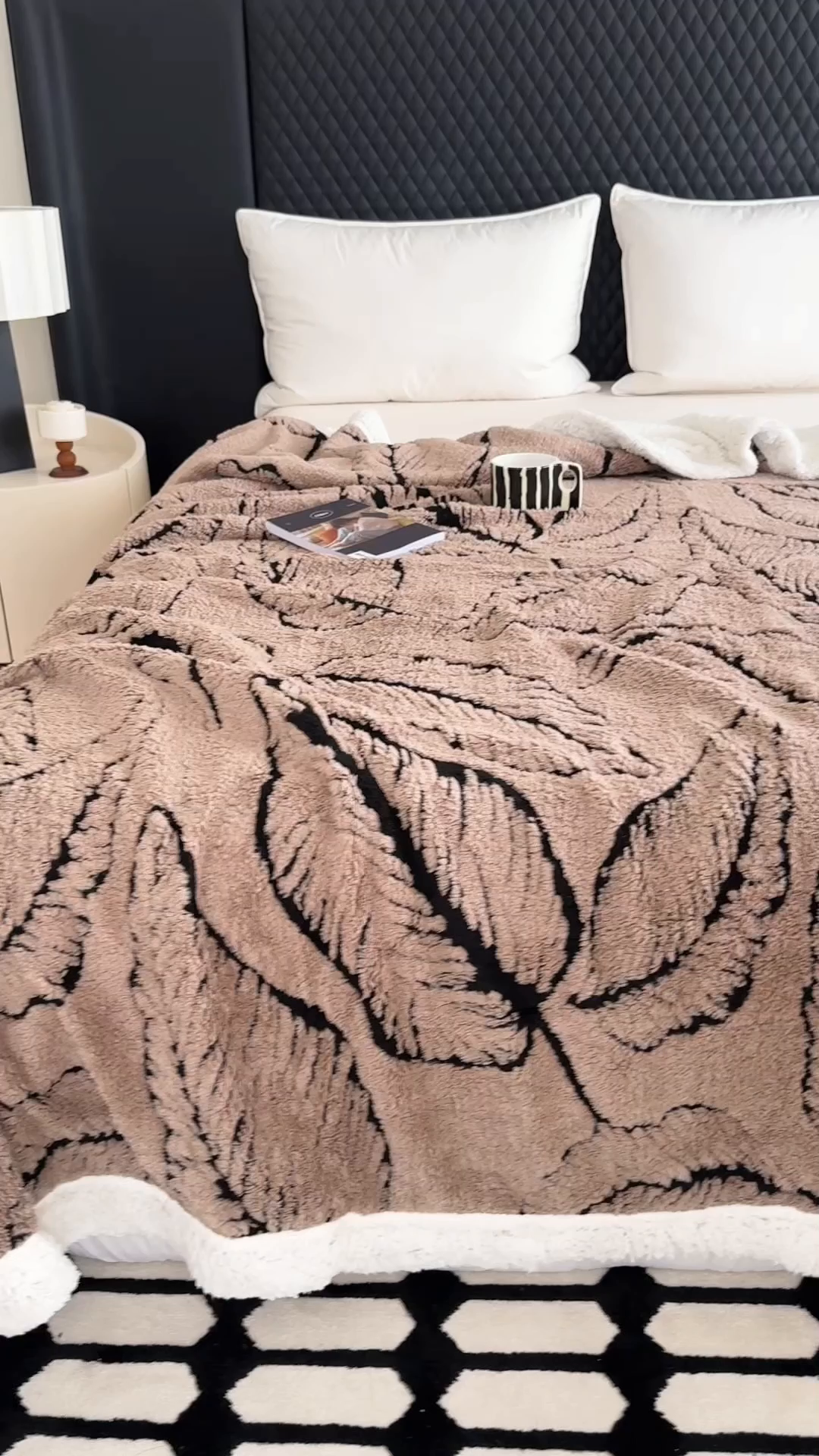 91家纺网 家纺一手货源 找家纺 丹本家纺 2025新款双层阳离子叶子提花塔芙绒羊羔绒跨境双层毛毯盖毯毯子 叶子驼色