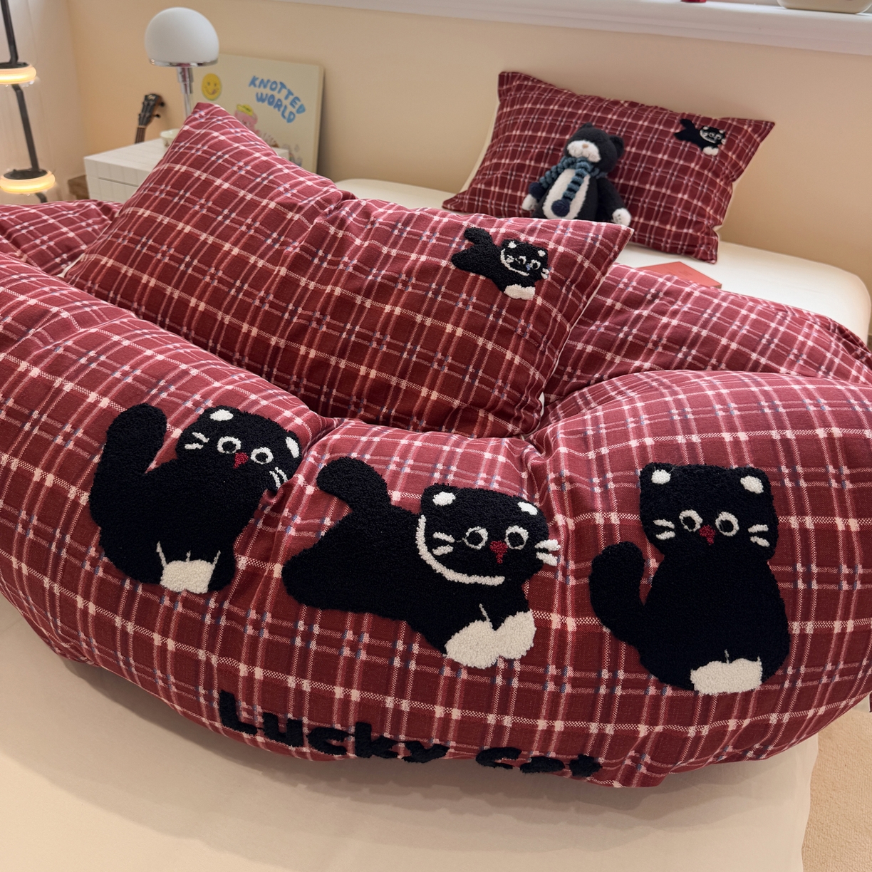 雅居纺家纺 2025新款全棉纯棉磨毛毛巾绣四件套 红格幸运猫