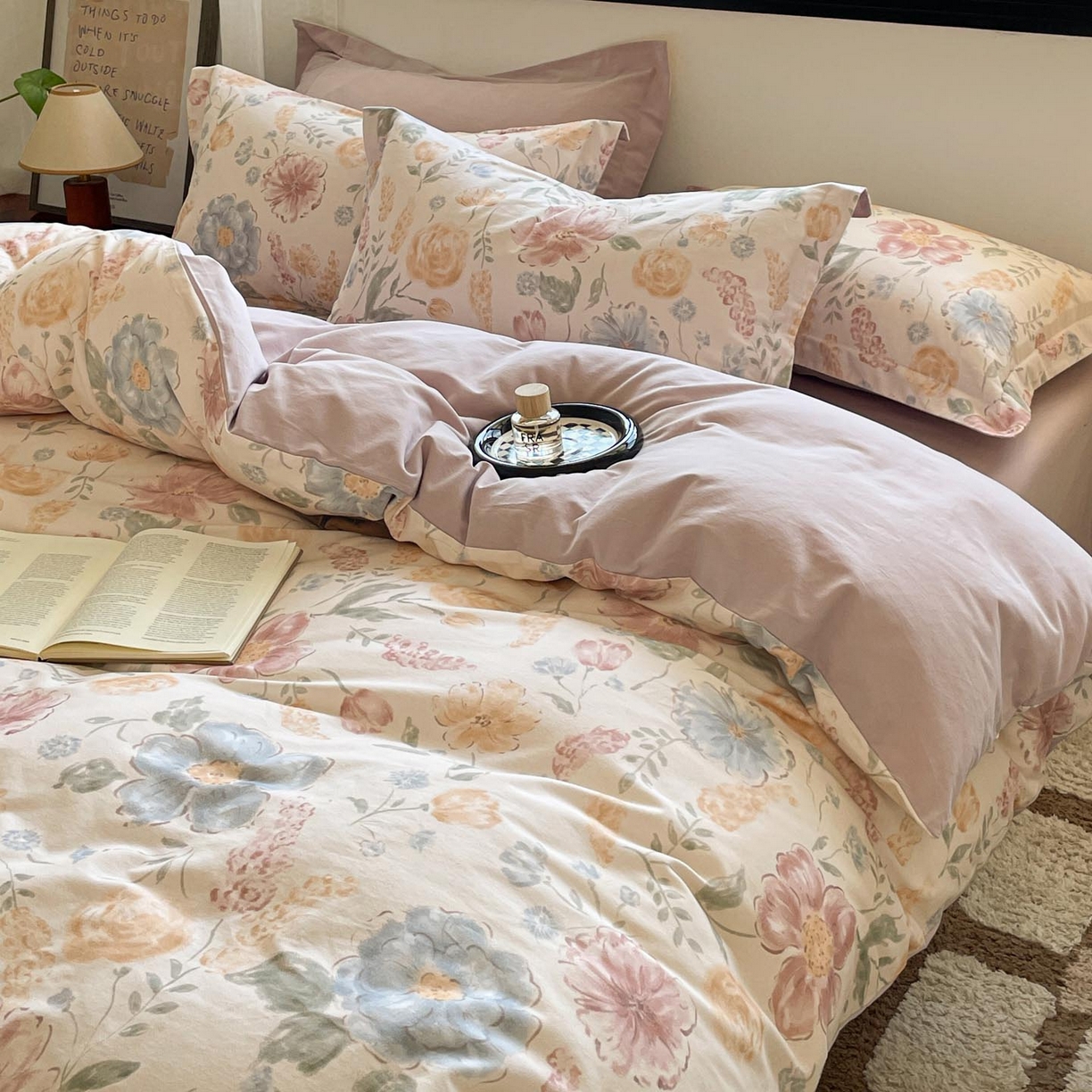 91家纺网 家纺一手货源 找家纺 涵宸家纺 2025新款加厚全棉磨毛印花四件套--罗马系列 场景二 F暖阳里