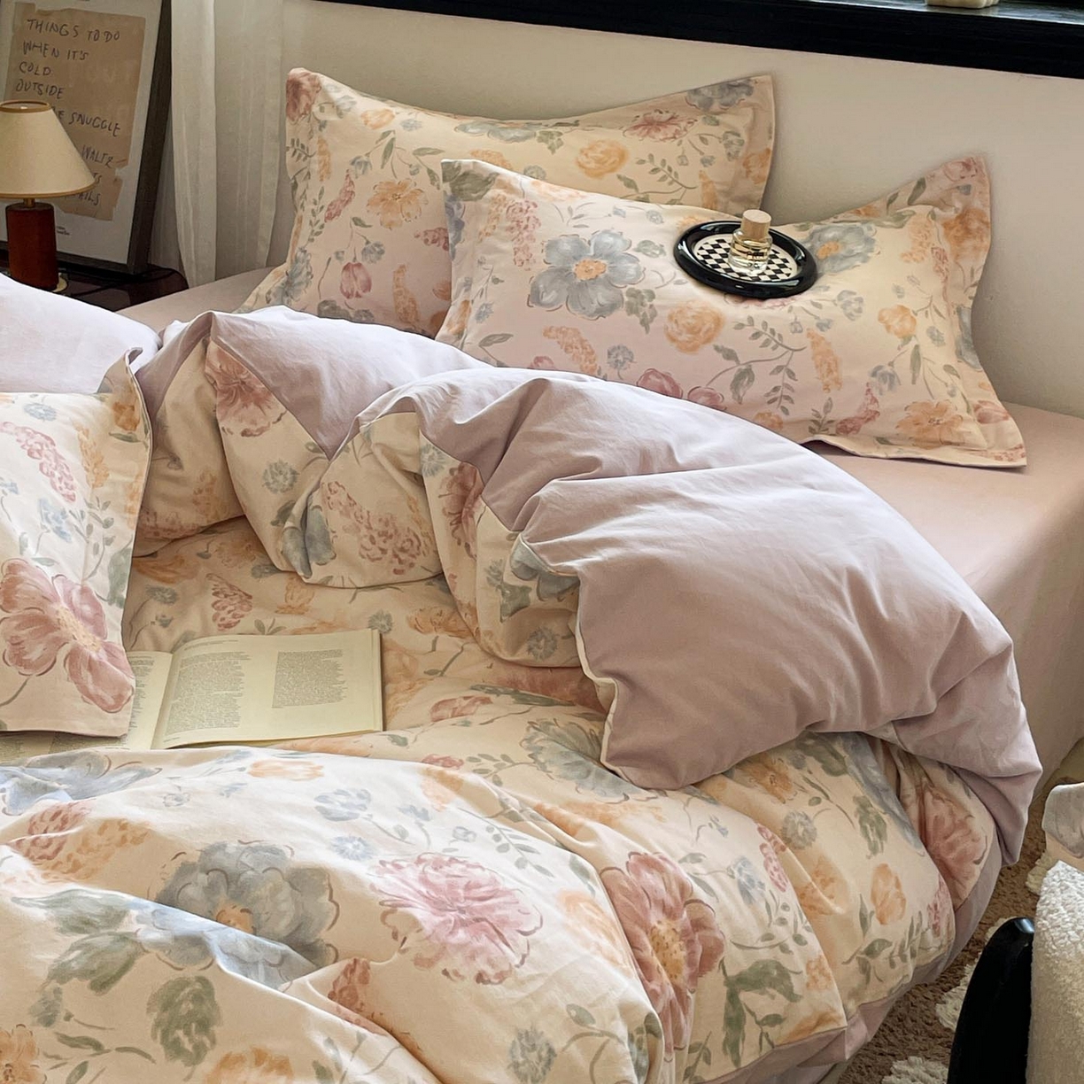 91家纺网 家纺一手货源 找家纺 涵宸家纺 2025新款加厚全棉磨毛印花四件套--罗马系列 场景二 F暖阳里