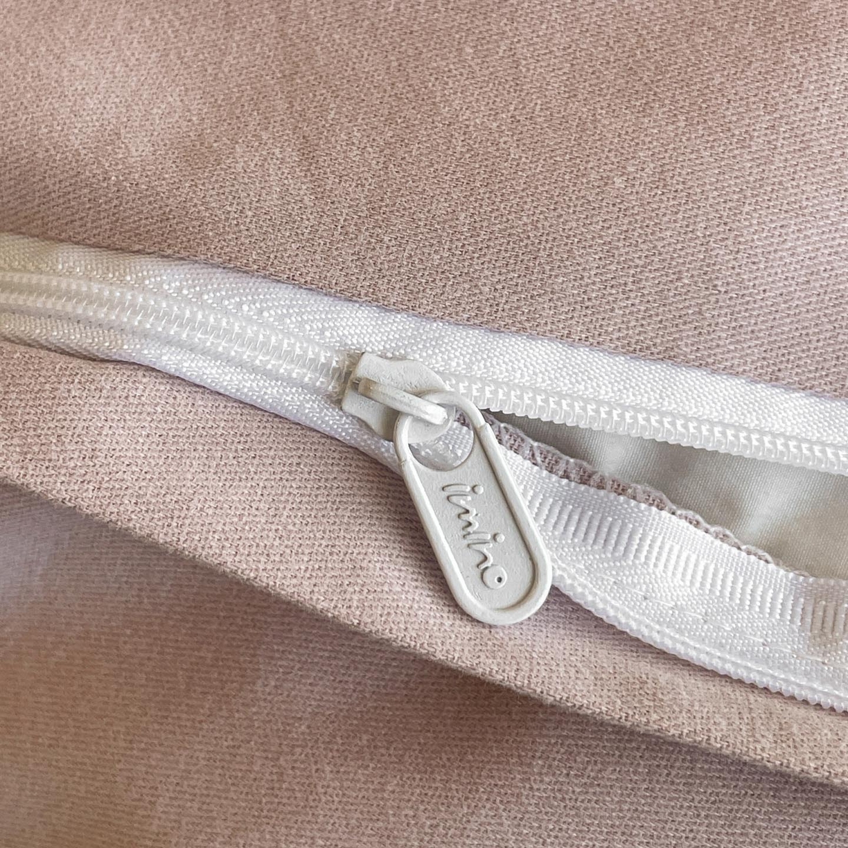 91家纺网 家纺一手货源 找家纺 涵宸家纺 2025新款加厚全棉磨毛印花四件套--罗马系列 场景二 F暖阳里