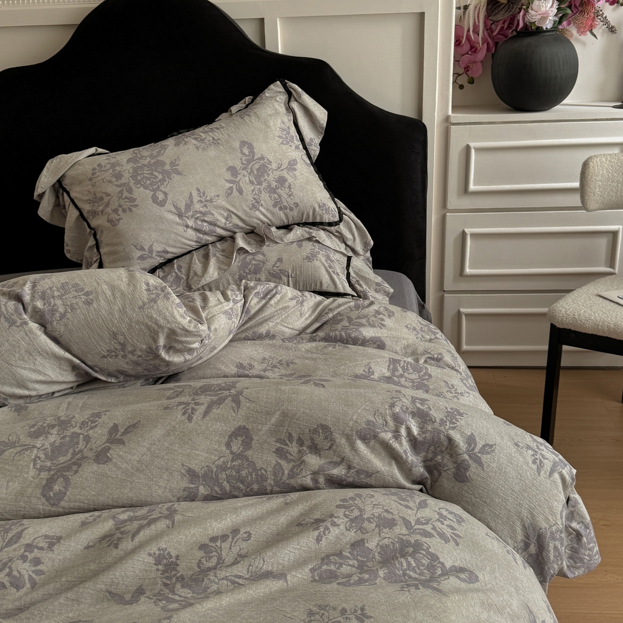 91家纺网 家纺一手货源 找家纺 吾欢心 2025新款法式加厚复古亚麻皱皱纱印花款四件套 绮梦凡尔赛紫