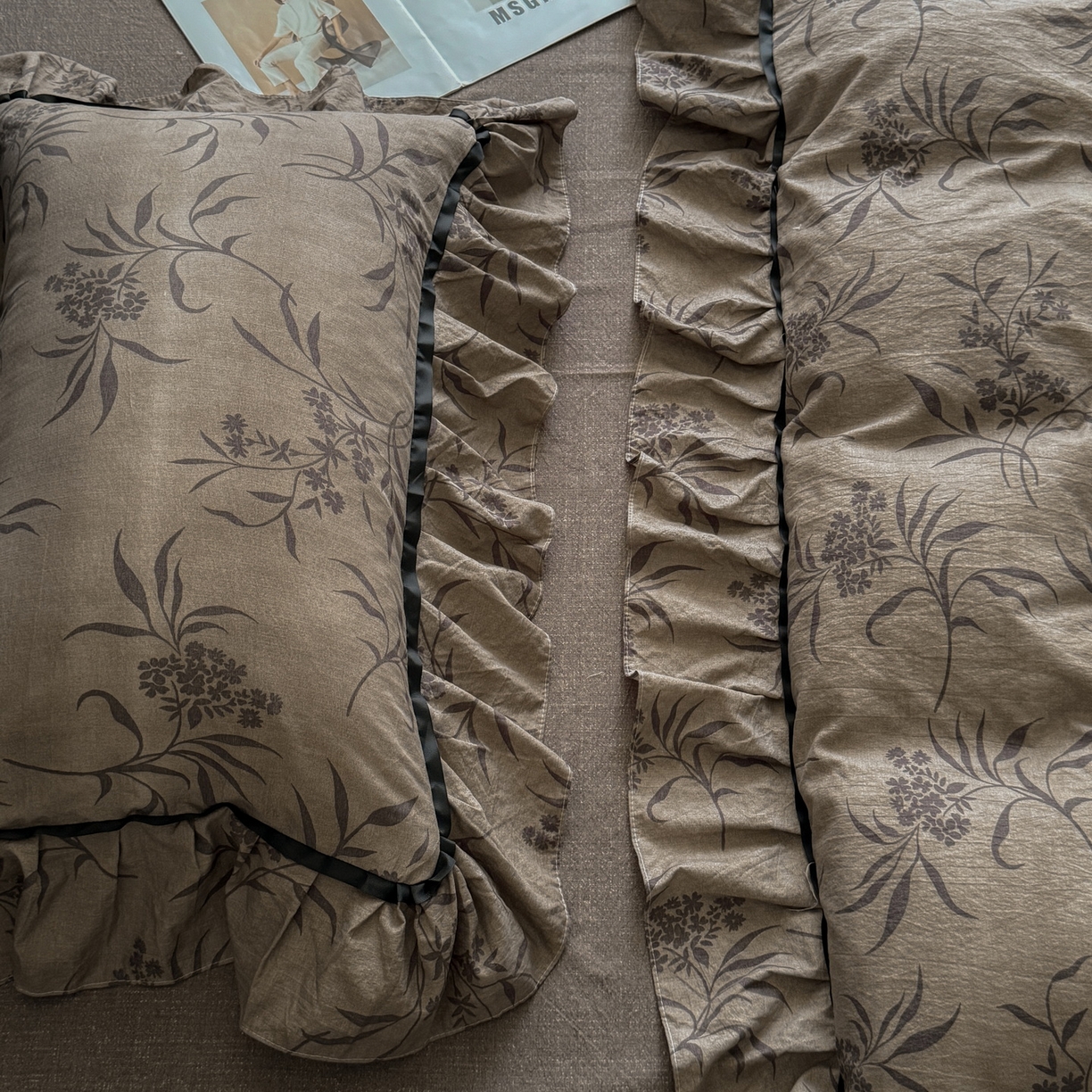 91家纺网 家纺一手货源 找家纺 吾欢心 2025新款法式加厚复古亚麻皱皱纱印花款四件套 叙语时光