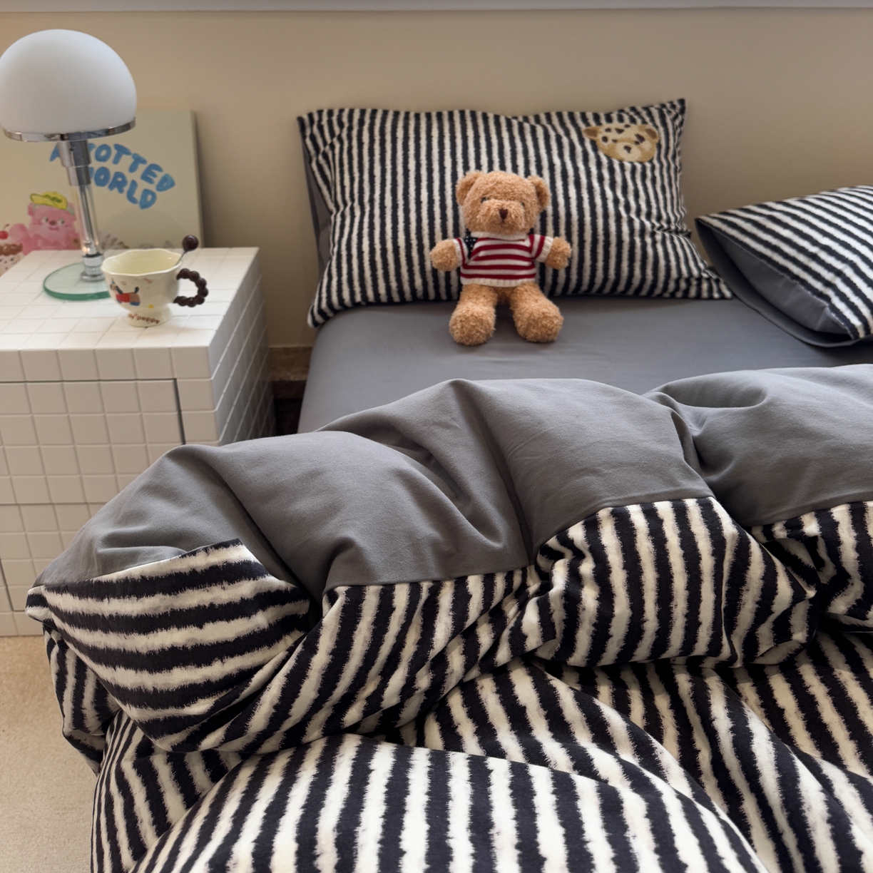 91家纺网 家纺一手货源 找家纺 雅居纺家纺 2025新款全棉纯棉磨毛毛巾绣四件套 快乐小熊