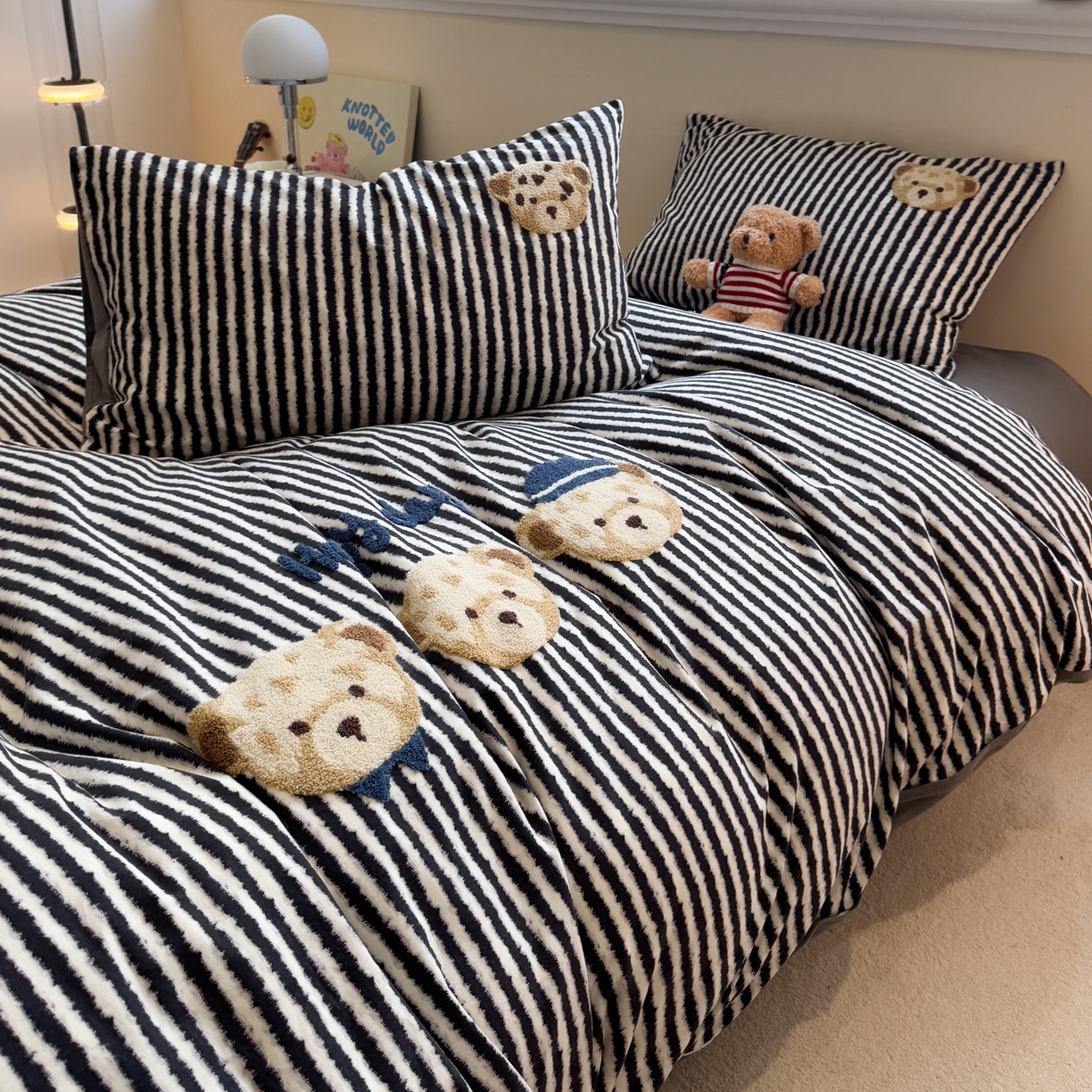 91家纺网 家纺一手货源 找家纺 雅居纺家纺 2025新款全棉纯棉磨毛毛巾绣四件套 快乐小熊