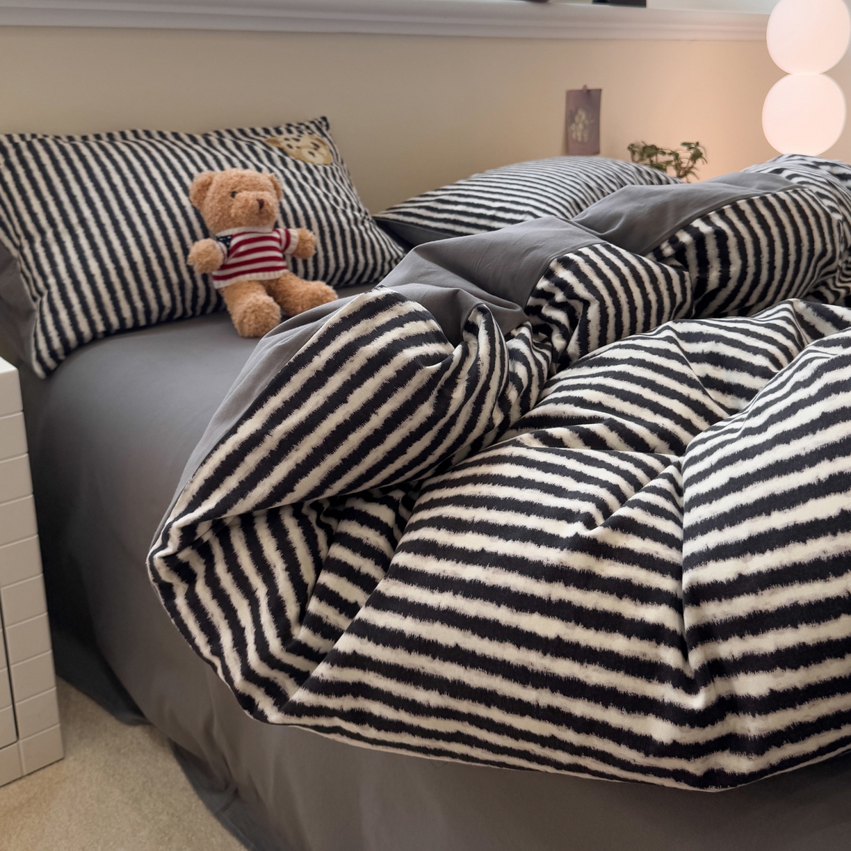 91家纺网 家纺一手货源 找家纺 雅居纺家纺 2025新款全棉纯棉磨毛毛巾绣四件套 快乐小熊