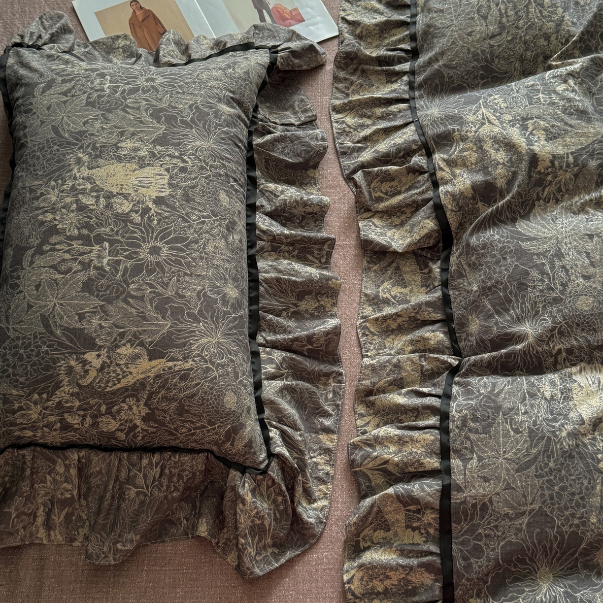 91家纺网 家纺一手货源 找家纺 吾欢心 2025新款法式加厚复古亚麻皱皱纱印花款四件套 印象巴黎