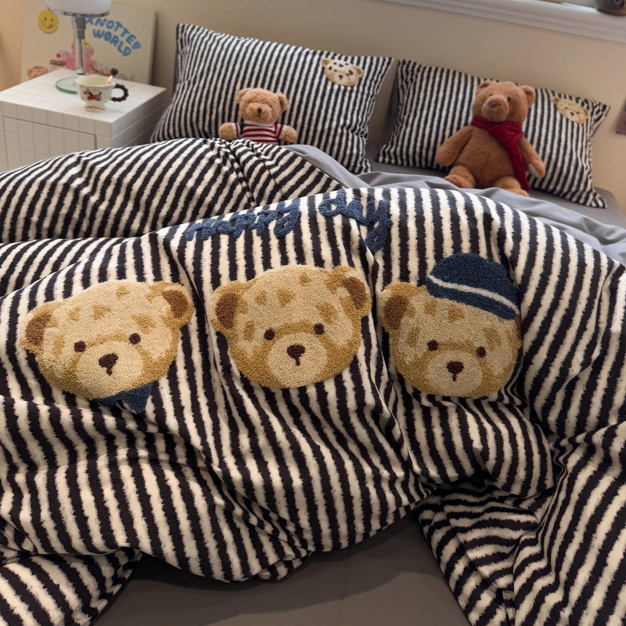 91家纺网 家纺一手货源 找家纺 雅居纺家纺 2025新款全棉纯棉磨毛毛巾绣四件套 快乐小熊