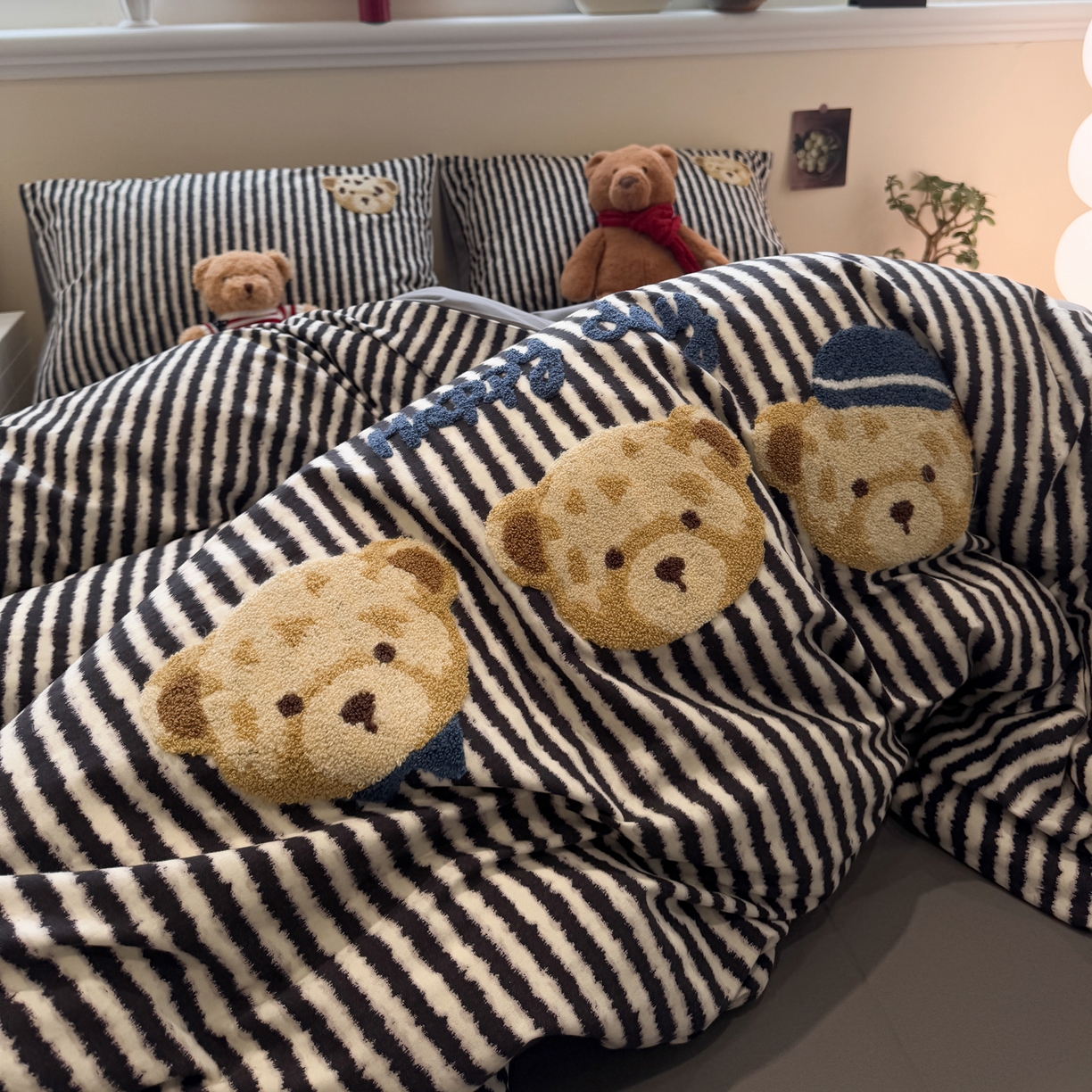 91家纺网 家纺一手货源 找家纺 雅居纺家纺 2025新款全棉纯棉磨毛毛巾绣四件套 快乐小熊