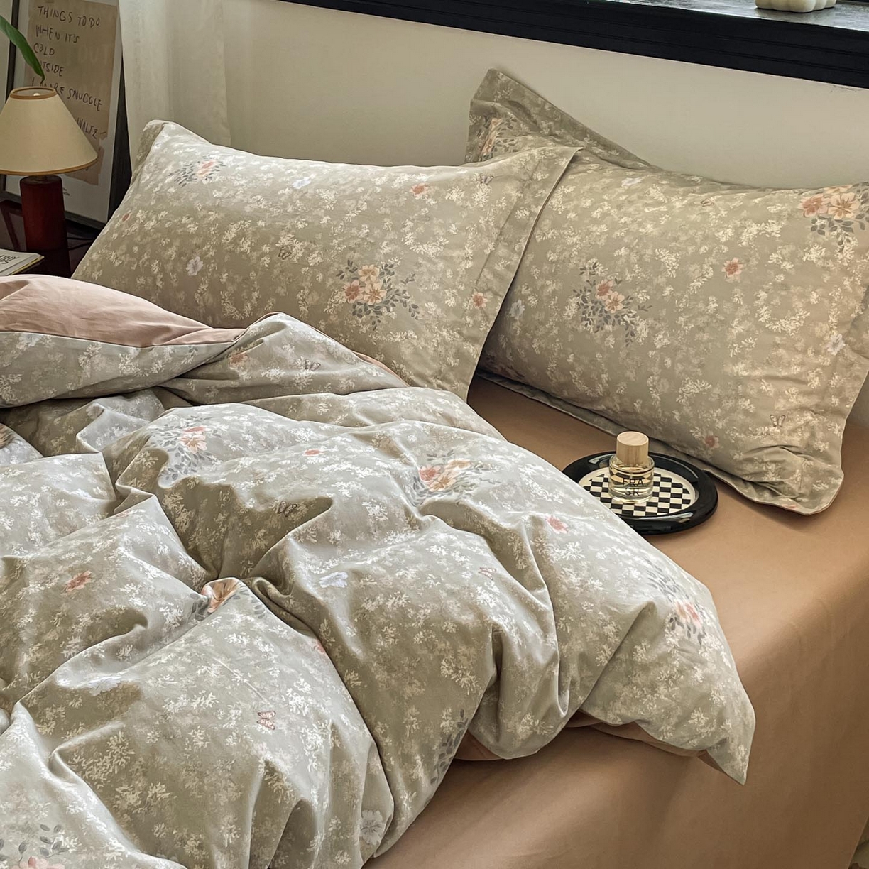 涵宸家纺 2025新款加厚全棉磨毛印花四件套--罗马系列 场景二 F山茶