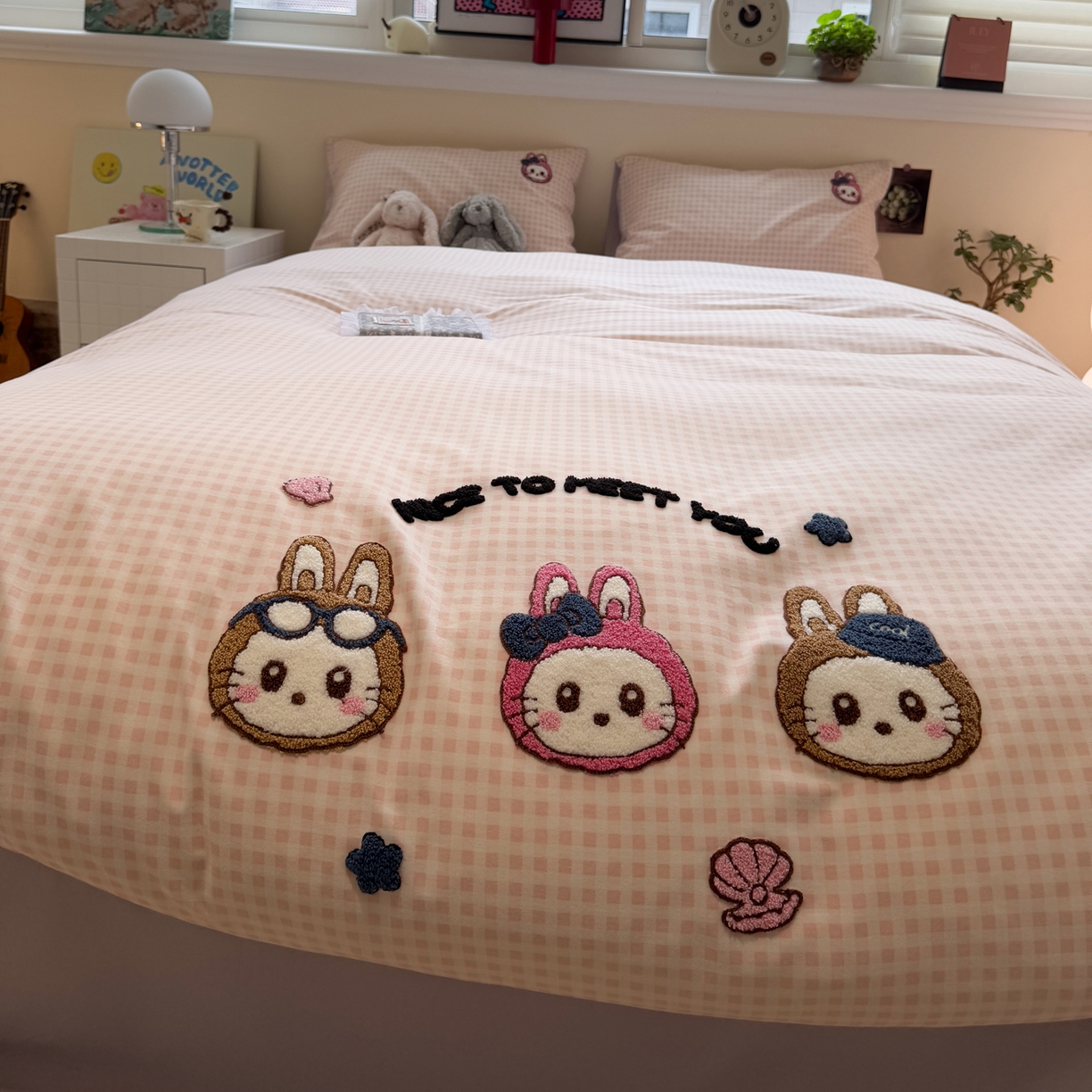 91家纺网 家纺一手货源 找家纺 雅居纺家纺 2025新款全棉纯棉磨毛毛巾绣四件套 奶萌兔兔