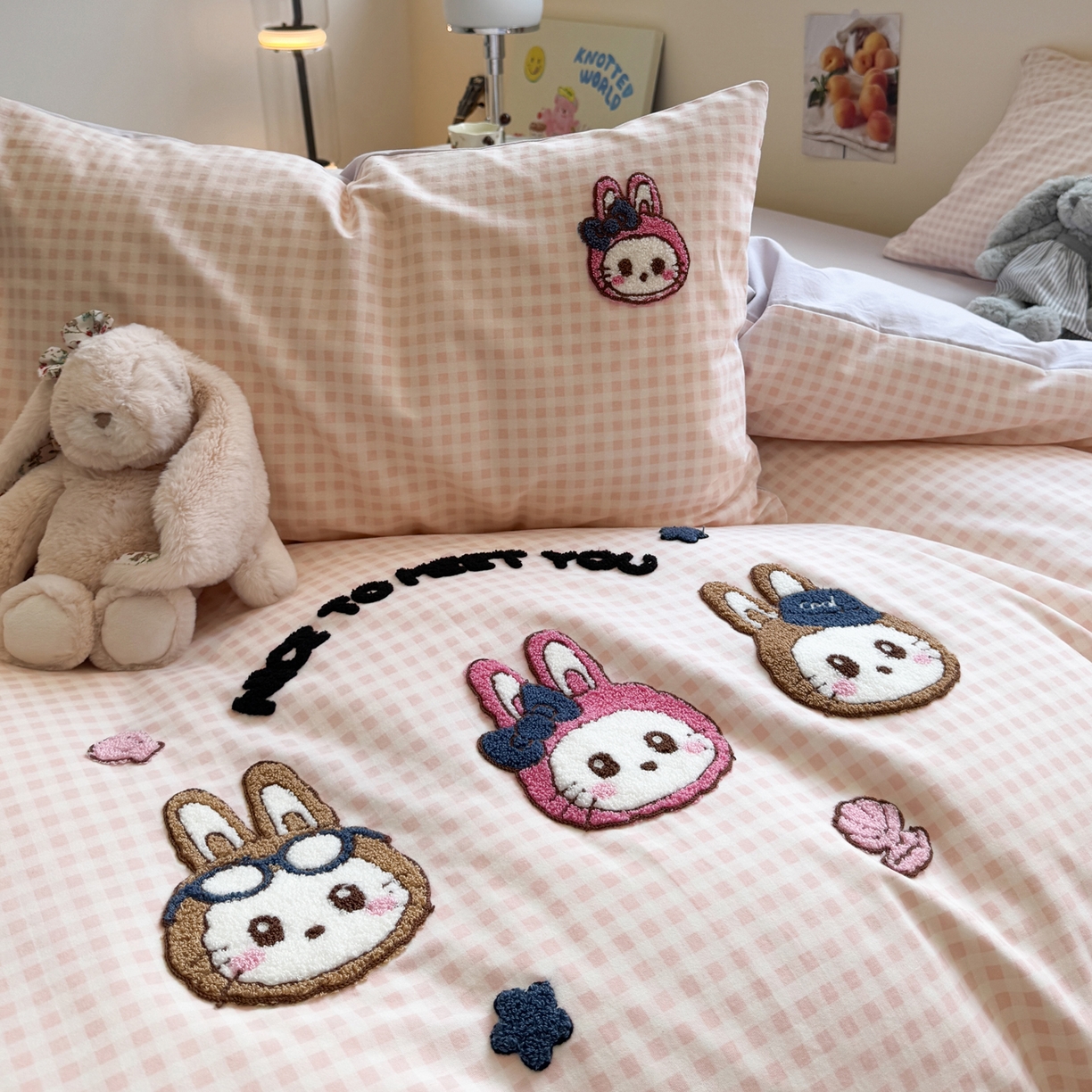 91家纺网 家纺一手货源 找家纺 雅居纺家纺 2025新款全棉纯棉磨毛毛巾绣四件套 奶萌兔兔