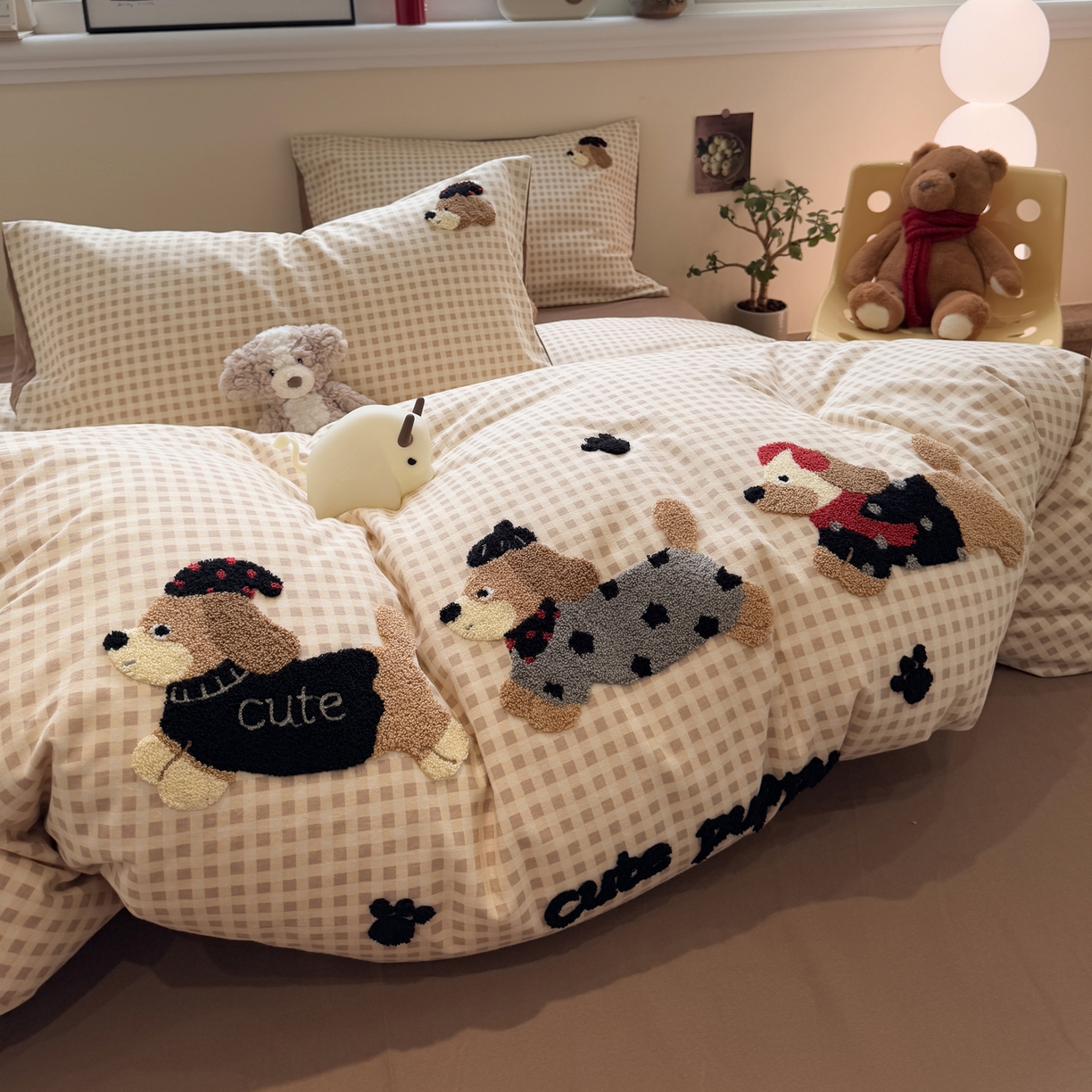 91家纺网 家纺一手货源 找家纺 雅居纺家纺 2025新款全棉纯棉磨毛毛巾绣四件套 童趣腊肠狗