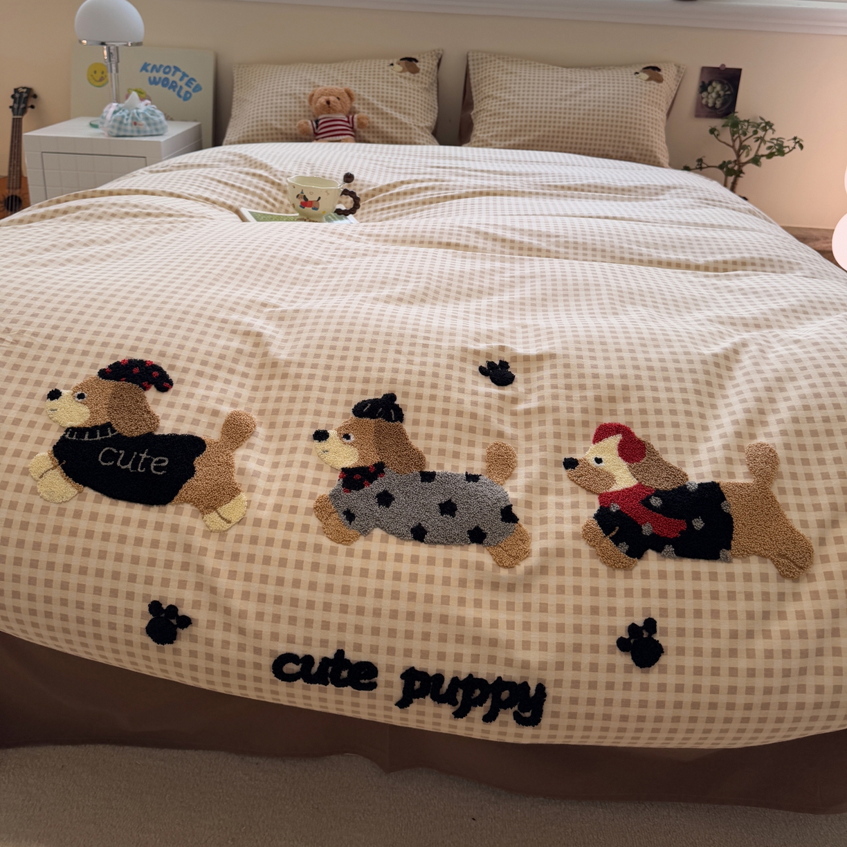 91家纺网 家纺一手货源 找家纺 雅居纺家纺 2025新款全棉纯棉磨毛毛巾绣四件套 童趣腊肠狗