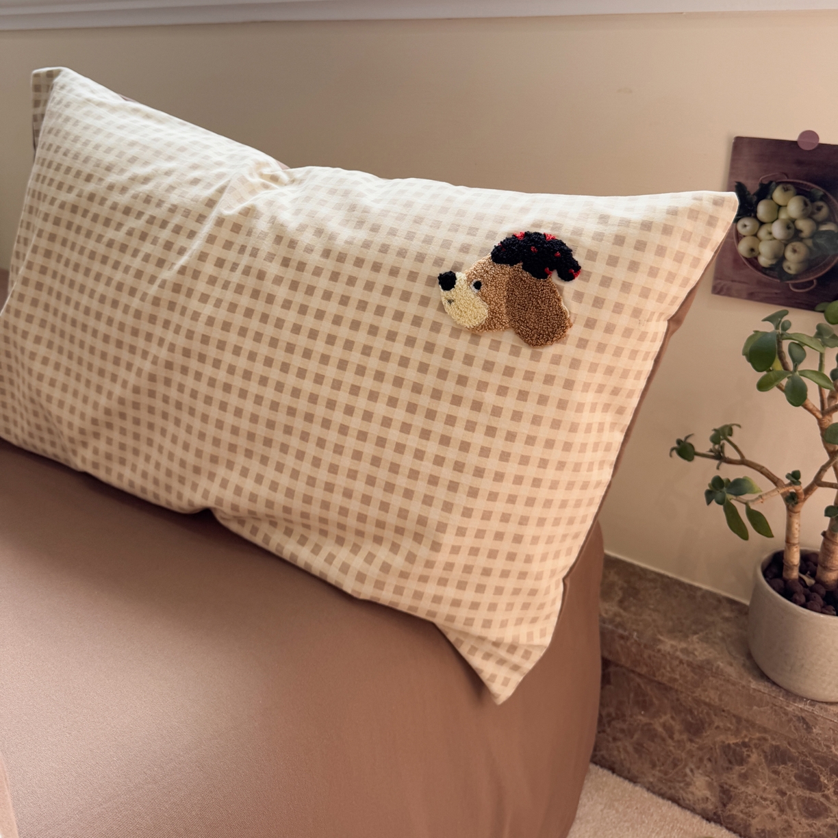 91家纺网 家纺一手货源 找家纺 雅居纺家纺 2025新款全棉纯棉磨毛毛巾绣四件套 童趣腊肠狗