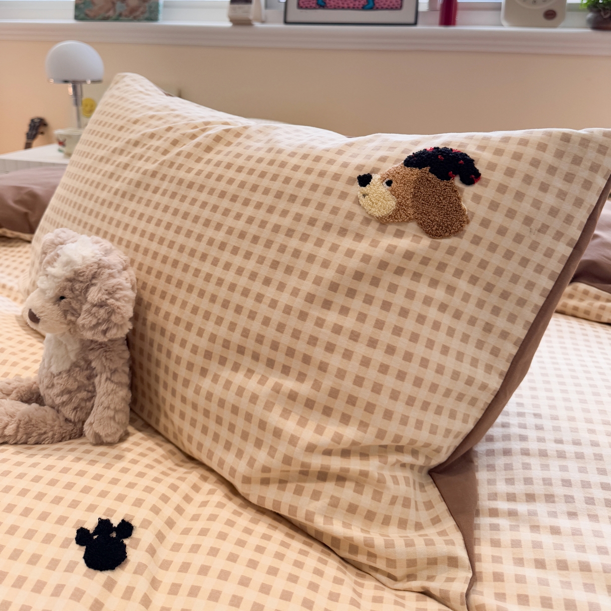 91家纺网 家纺一手货源 找家纺 雅居纺家纺 2025新款全棉纯棉磨毛毛巾绣四件套 童趣腊肠狗