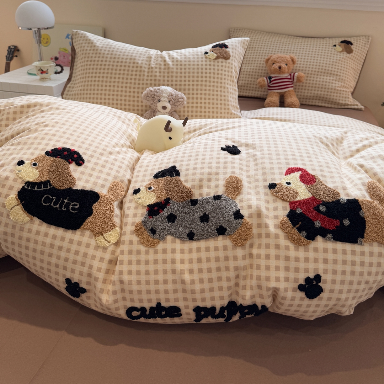 91家纺网 家纺一手货源 找家纺 雅居纺家纺 2025新款全棉纯棉磨毛毛巾绣四件套 童趣腊肠狗