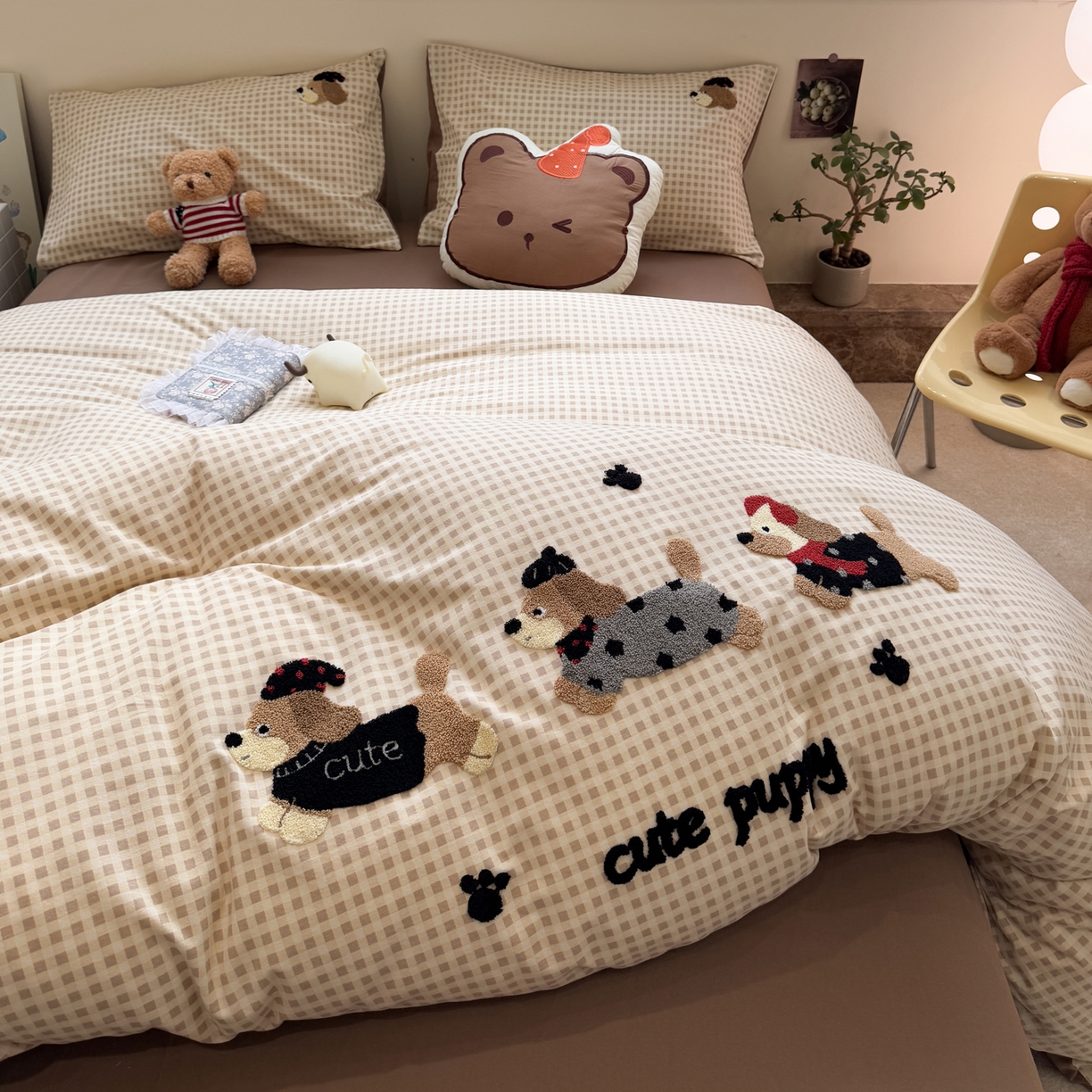 91家纺网 家纺一手货源 找家纺 雅居纺家纺 2025新款全棉纯棉磨毛毛巾绣四件套 童趣腊肠狗