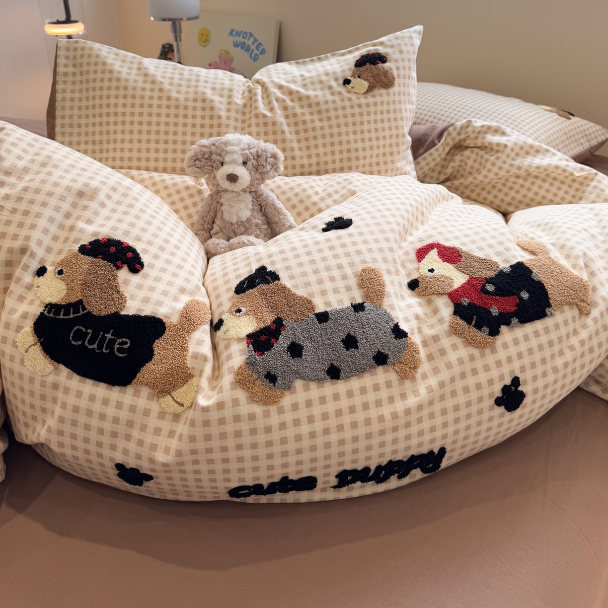 91家纺网 家纺一手货源 找家纺 雅居纺家纺 2025新款全棉纯棉磨毛毛巾绣四件套 童趣腊肠狗