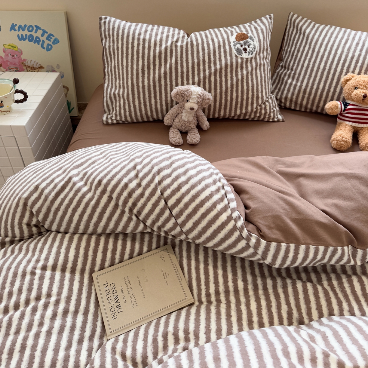 91家纺网 家纺一手货源 找家纺 雅居纺家纺 2025新款全棉纯棉磨毛毛巾绣四件套 汪汪乐园