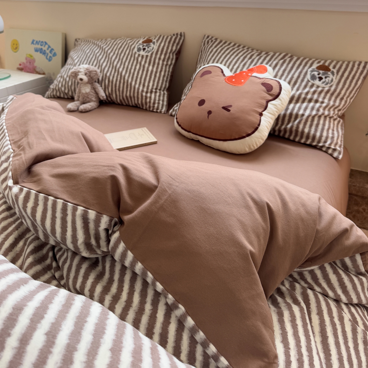 91家纺网 家纺一手货源 找家纺 雅居纺家纺 2025新款全棉纯棉磨毛毛巾绣四件套 汪汪乐园