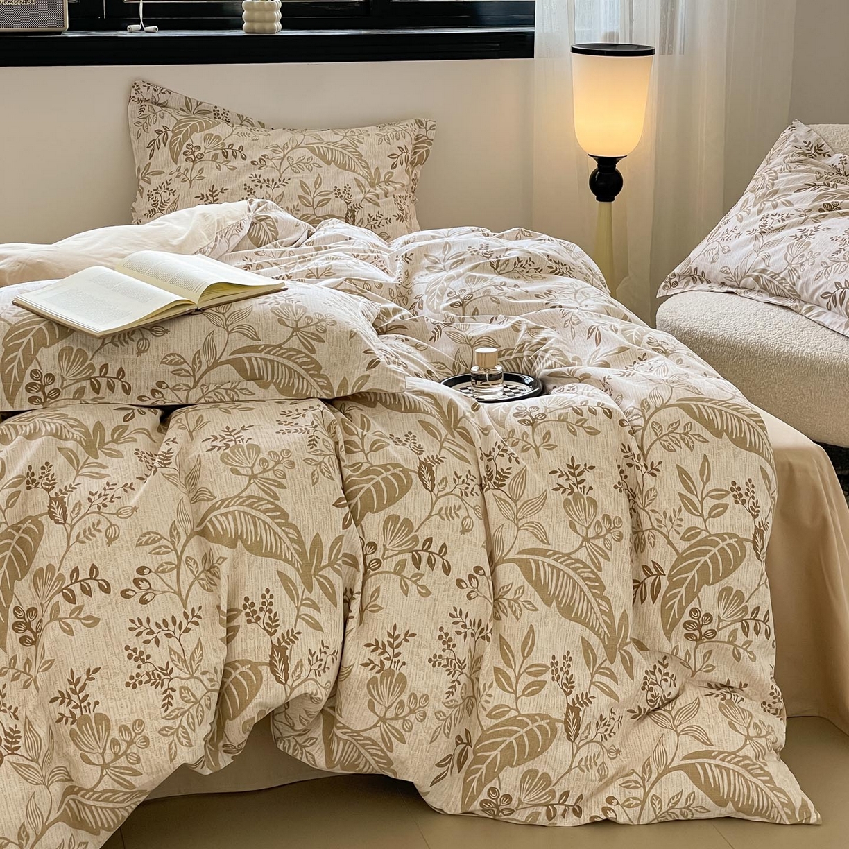 91家纺网 家纺一手货源 找家纺 涵宸家纺 2025新款加厚全棉磨毛印花四件套--罗马系列 场景二 F絮语