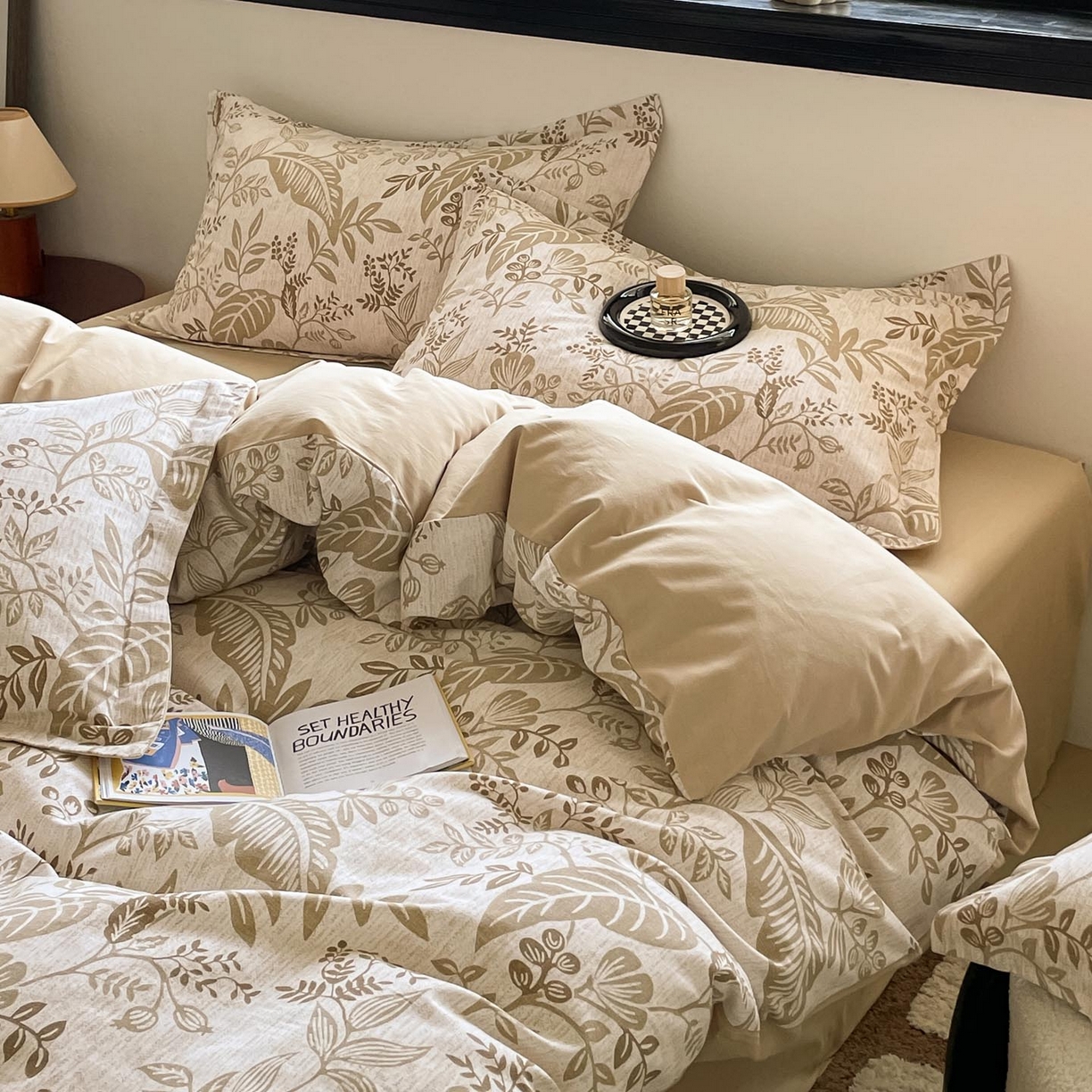 91家纺网 家纺一手货源 找家纺 涵宸家纺 2025新款加厚全棉磨毛印花四件套--罗马系列 场景二 F絮语