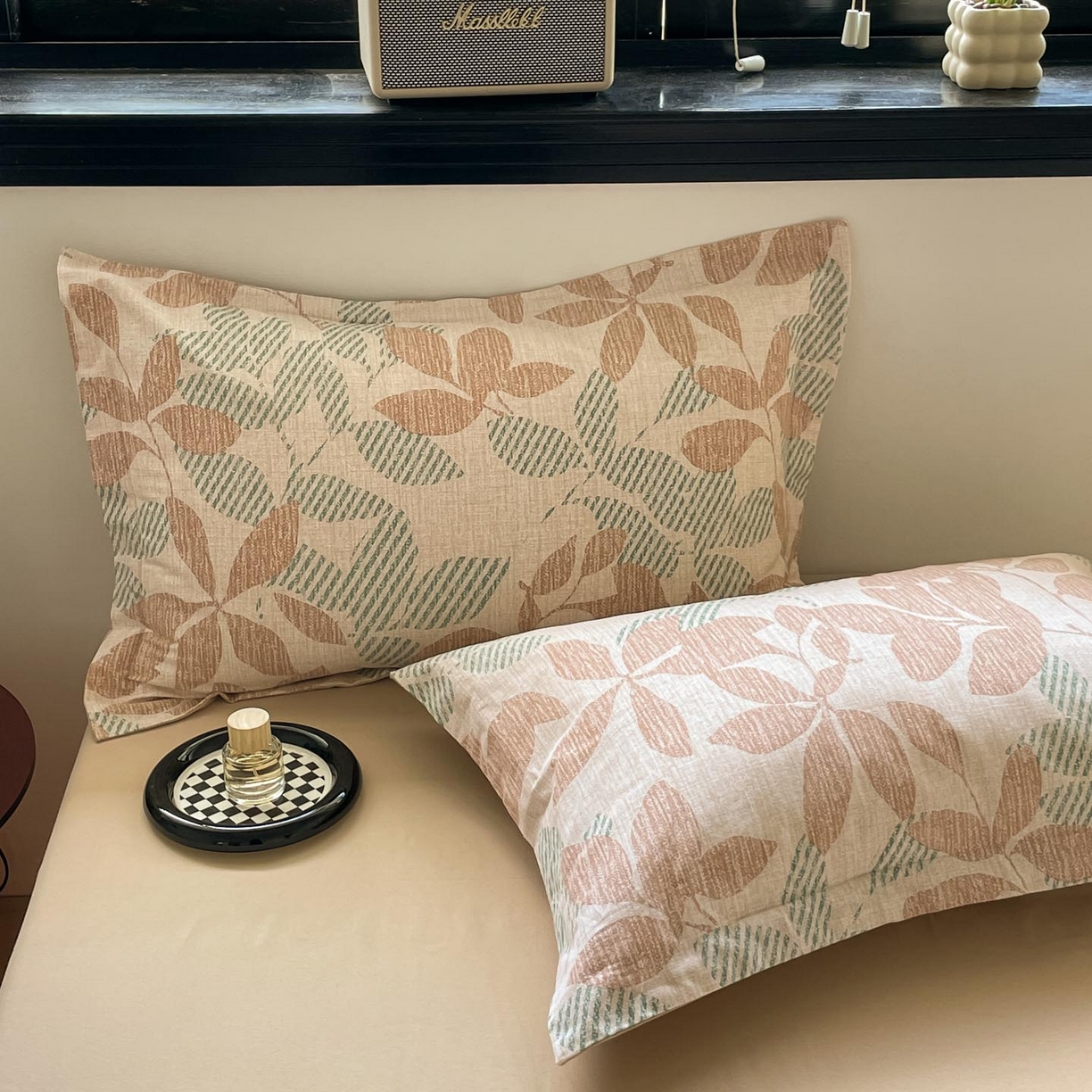 91家纺网 家纺一手货源 找家纺 涵宸家纺 2025新款加厚全棉磨毛印花四件套--罗马系列 场景二 F依恋