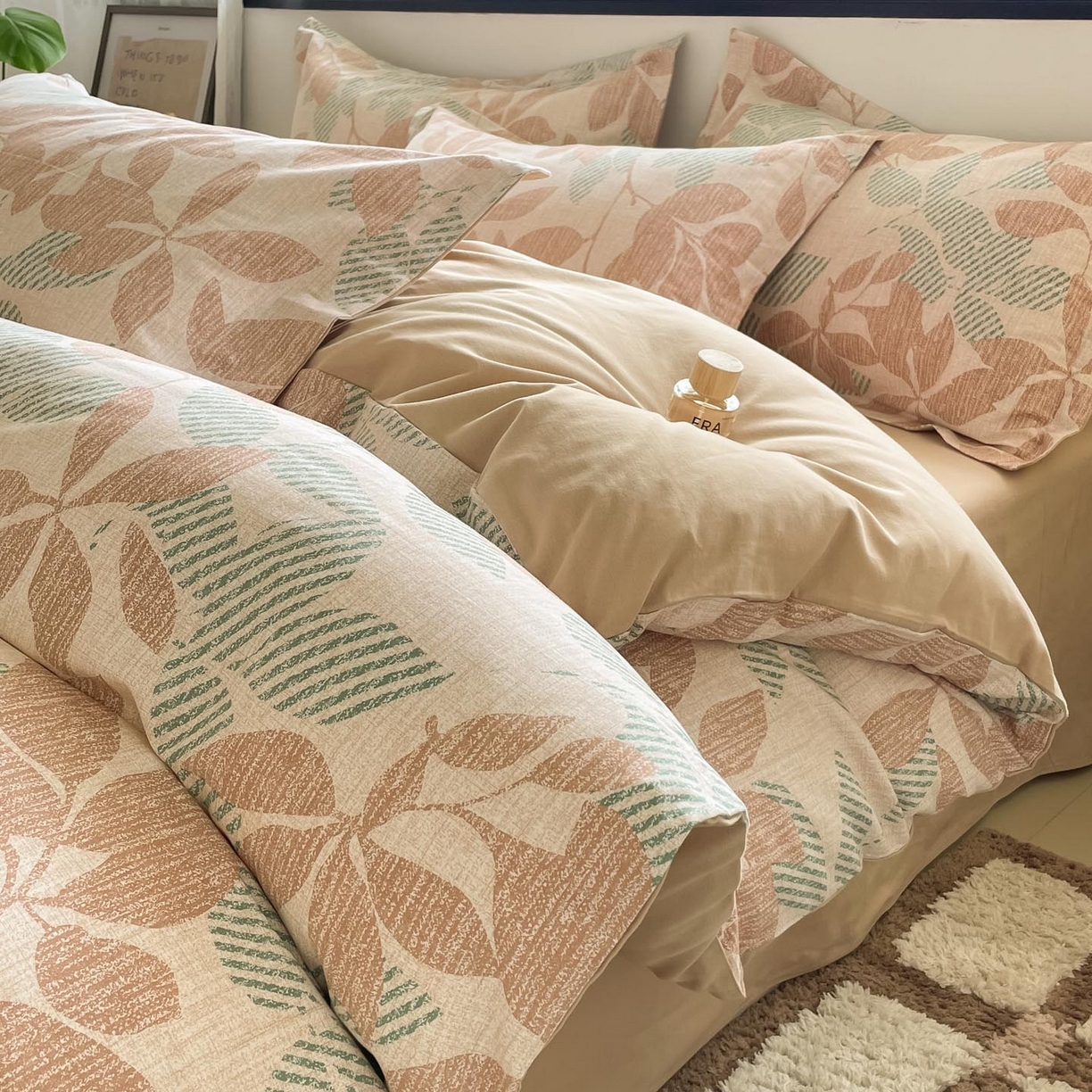 91家纺网 家纺一手货源 找家纺 涵宸家纺 2025新款加厚全棉磨毛印花四件套--罗马系列 场景二 F依恋