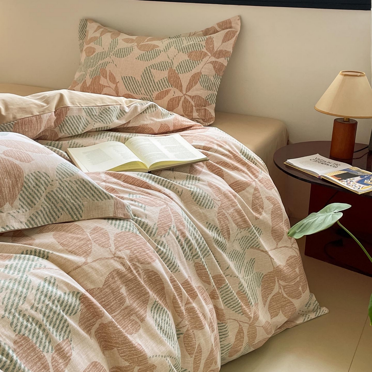 91家纺网 家纺一手货源 找家纺 涵宸家纺 2025新款加厚全棉磨毛印花四件套--罗马系列 场景二 F依恋