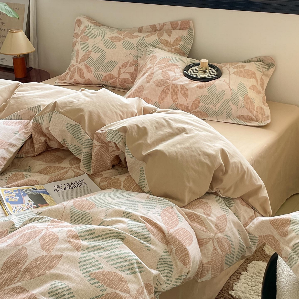 91家纺网 家纺一手货源 找家纺 涵宸家纺 2025新款加厚全棉磨毛印花四件套--罗马系列 场景二 F依恋