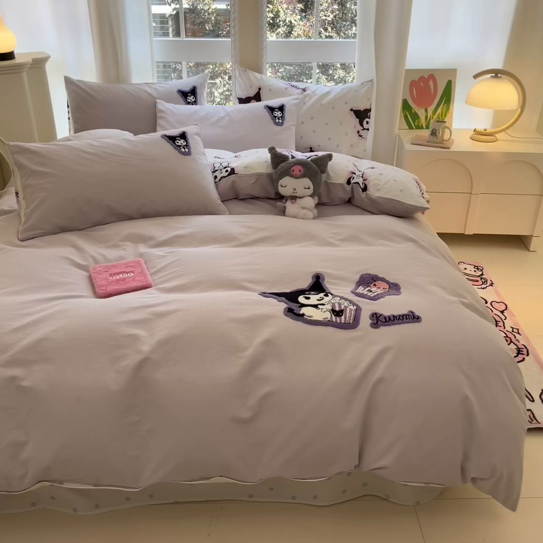 91家纺网 家纺一手货源 找家纺 雅居纺家纺 2025新款全棉纯棉磨毛三丽鸥毛巾绣四件套 百变库洛米