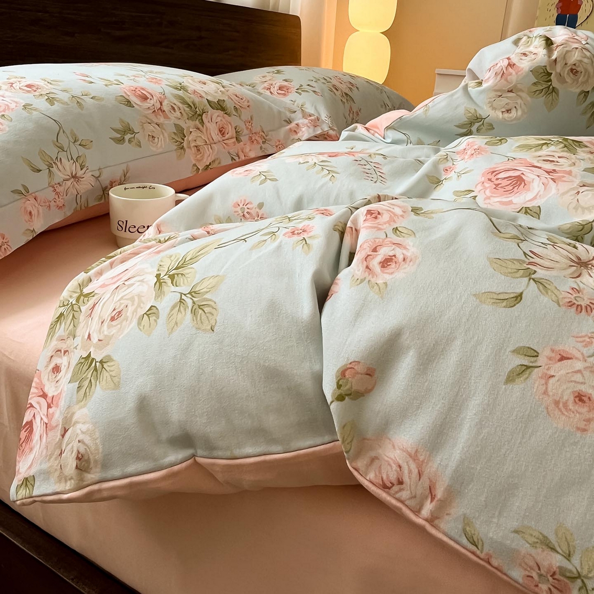 91家纺网 家纺一手货源 找家纺 （总）涵宸家纺 2025新款加厚全棉磨毛印花四件套--罗马系列 场景一,A晨曲,A凤草,A格熊,A格子小狗,A蝴蝶兔,A花把戏,A花绘,A花似玉-粉,A花似玉-绿,A花园兔,A花园小熊,A兰溪,A菱心蝶,A萌趣小狗,A朴雅,A趣味小狗,A盛夏,A仙草,A运动萌宝,A字母小狗,D贝里-兰,D贝里-绿,D波西塔,D布拉沃,D浮光,D浮世,D简格,D简言,D西尔,D卢卡斯,D妙染,D泽无声,F初春,F春晴,F春序,F蝶恋花,F多萝西,F浮影,F花间梦影,F花倾,F花束,F花田,F花纹,F冷清舟,F漫春,F暖阳里,F阡陌,F山茶,F甜园兔,F絮语,F依恋,F怡然