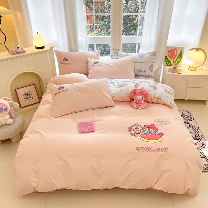 91家纺网 家纺一手货源 找家纺 雅居纺家纺 2025新款全棉纯棉磨毛三丽鸥毛巾绣四件套 草莓美乐蒂