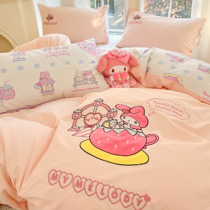 91家纺网 家纺一手货源 找家纺 雅居纺家纺 2025新款全棉纯棉磨毛三丽鸥毛巾绣四件套 草莓美乐蒂