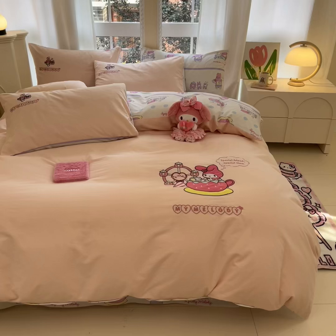 91家纺网 家纺一手货源 找家纺 雅居纺家纺 2025新款全棉纯棉磨毛三丽鸥毛巾绣四件套 草莓美乐蒂