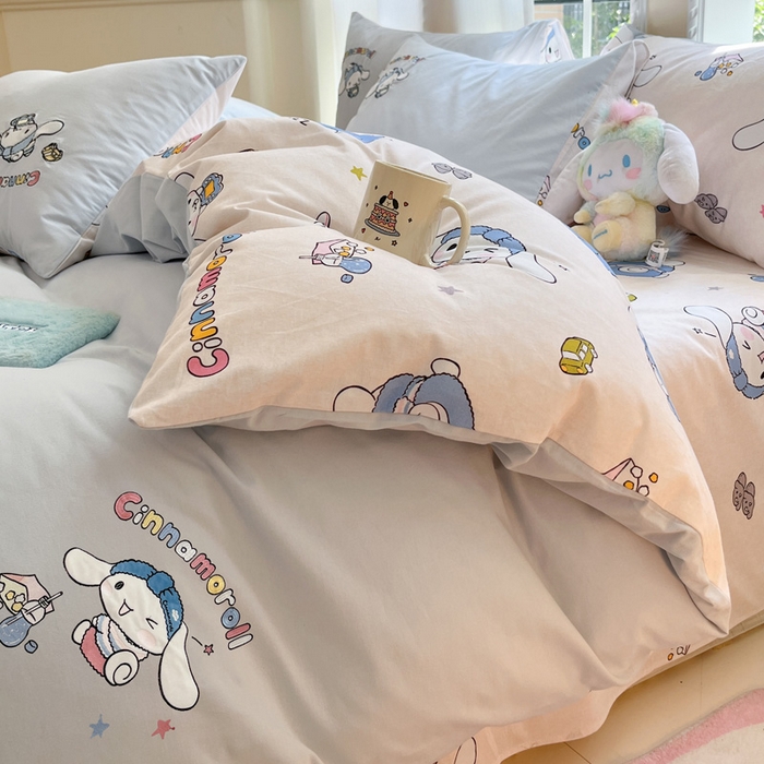 91家纺网 家纺一手货源 找家纺 雅居纺家纺 2025新款全棉纯棉磨毛三丽鸥毛巾绣四件套 度假玉桂狗