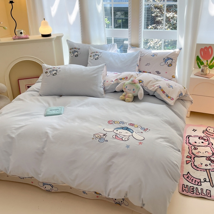 91家纺网 家纺一手货源 找家纺 雅居纺家纺 2025新款全棉纯棉磨毛三丽鸥毛巾绣四件套 度假玉桂狗