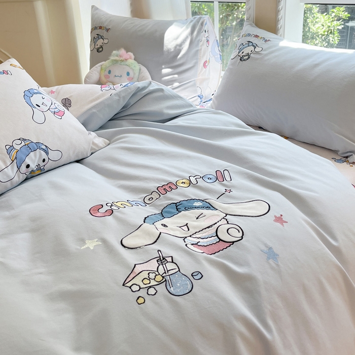 91家纺网 家纺一手货源 找家纺 雅居纺家纺 2025新款全棉纯棉磨毛三丽鸥毛巾绣四件套 度假玉桂狗