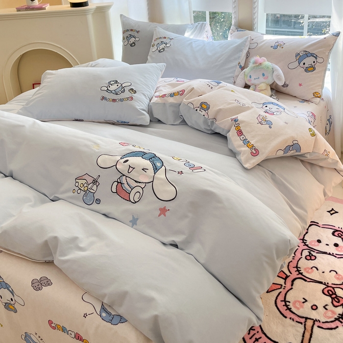 91家纺网 家纺一手货源 找家纺 雅居纺家纺 2025新款全棉纯棉磨毛三丽鸥毛巾绣四件套 度假玉桂狗